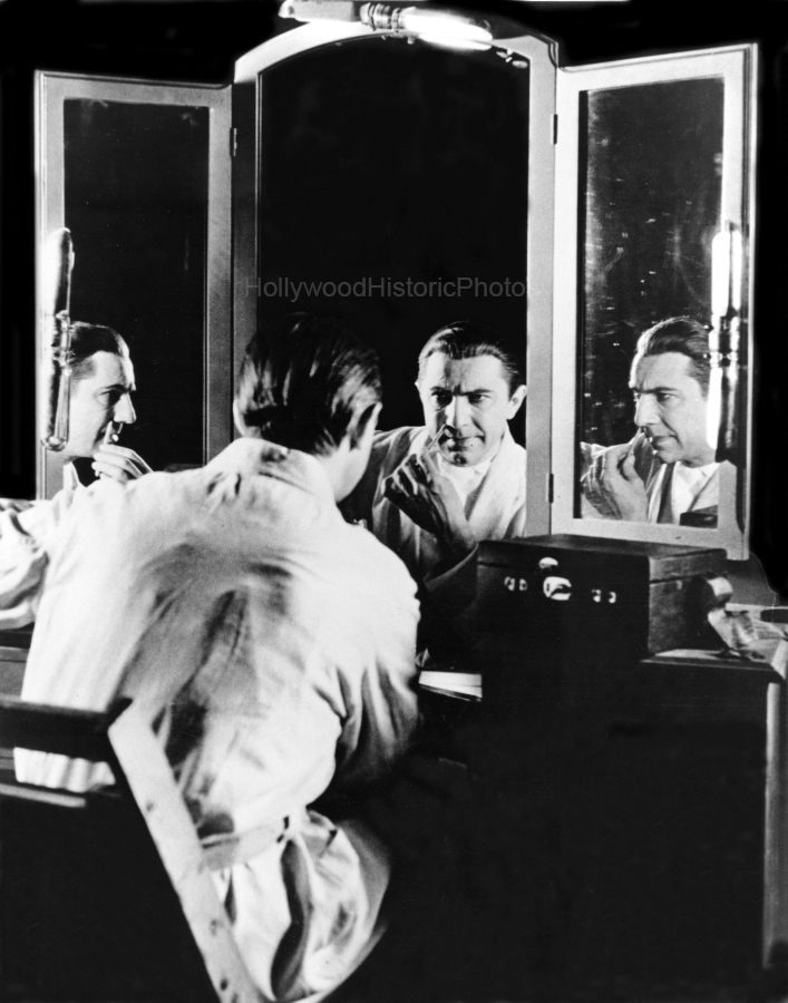 Bela Lugosi 1931 Preparing makeup Dracula.jpg